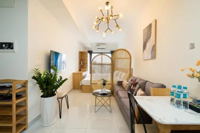 Vierbettzimmer mit Balkon — SOHO D1 - near Bui Vien , Ben Thanh market 1km